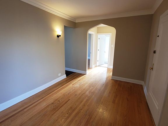 5th image of 6647 1/2 N Greenview Ave APT 3E