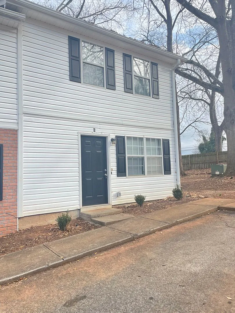 209 E Wilson St — Photo 1