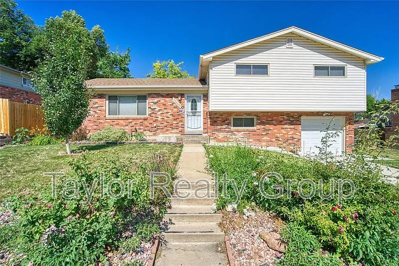 3 bed, 2.5 bath, 1901 sqft, $2,800 — Photo 1