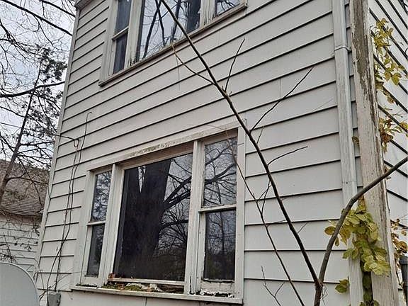 3rd image of 3833 Merrimac Ave