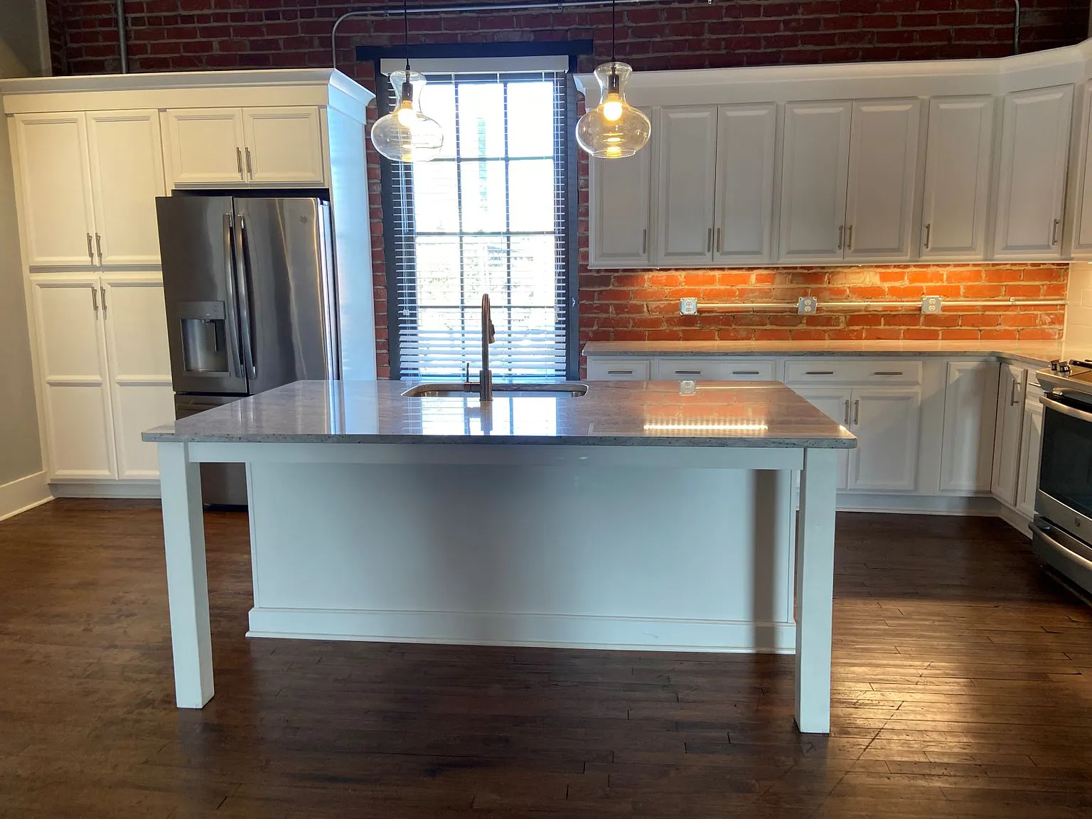 2 bed, 1850 sqft, $2,350 — Photo 1