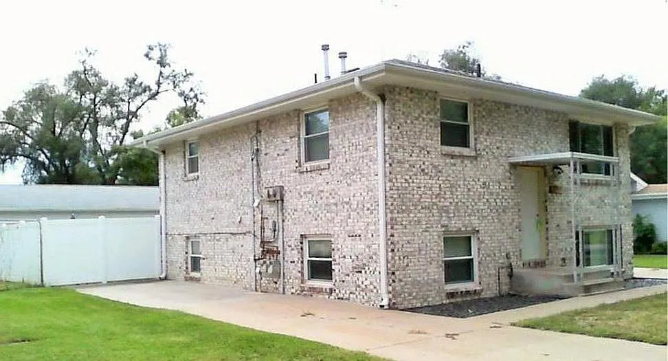 Off street parking in addition to garage (if rented) - 4035 Saint Paul Ave