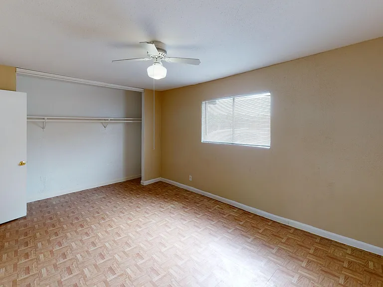 Creekwood Apartments — Photo 39