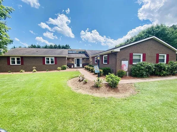 3399 Canterbury Rd, Pulaski, VA 24301