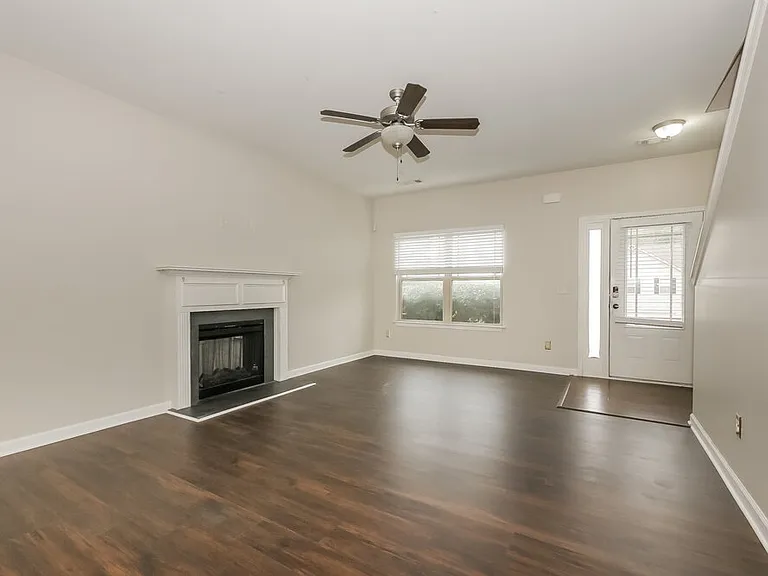 632 Stevens Pl — Photo 4