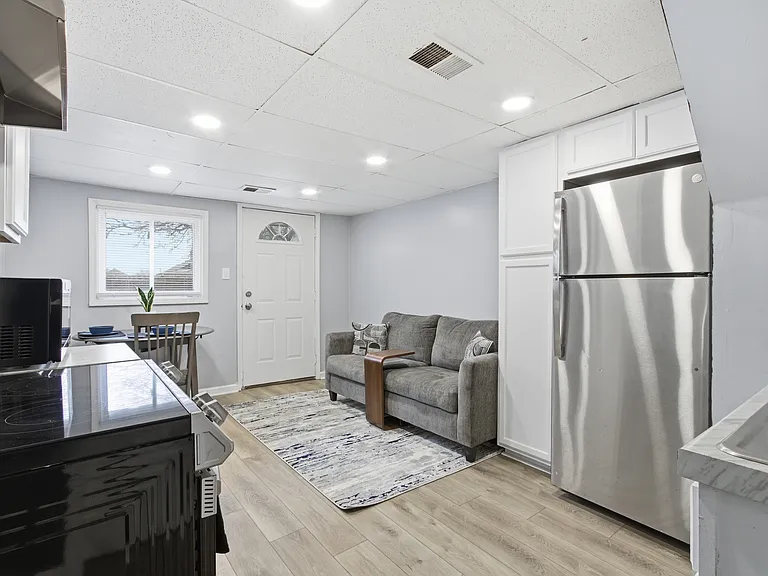 26739 W Outer Dr #1 — Photo 10