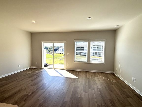 4th image of 810 Stream View Ct