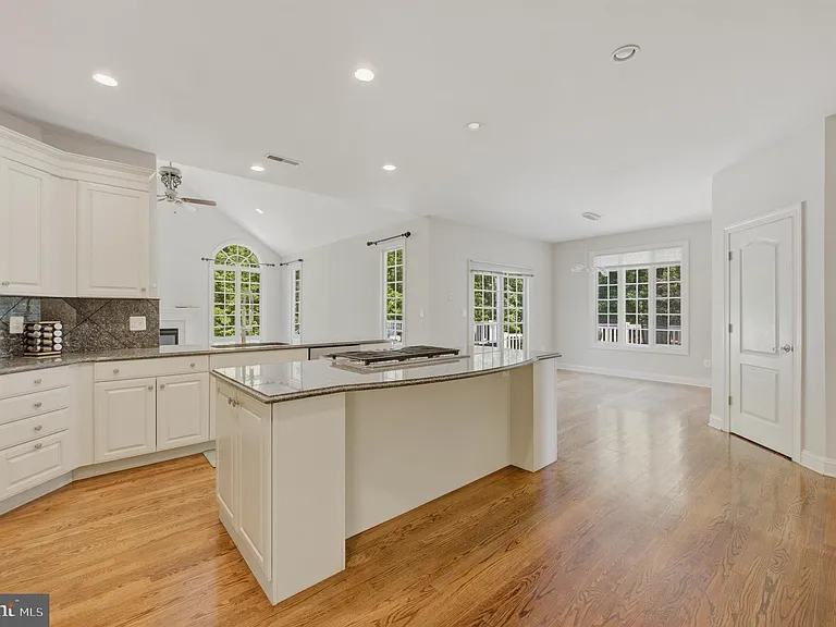 9 Timber Green Ct — Photo 12