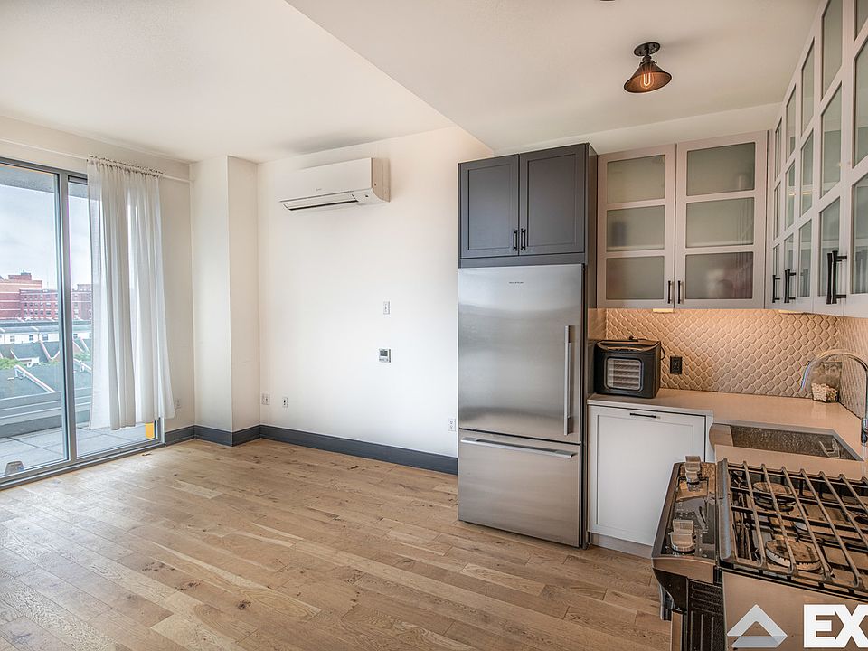 1st image of 10 Montieth St #509A