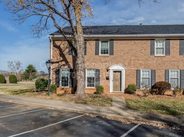 8358 Knights Bridge Rd, Charlotte, NC 28210