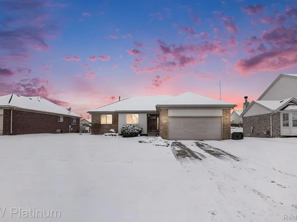 22435 Glen Oak Dr, Clinton Township, MI 48035