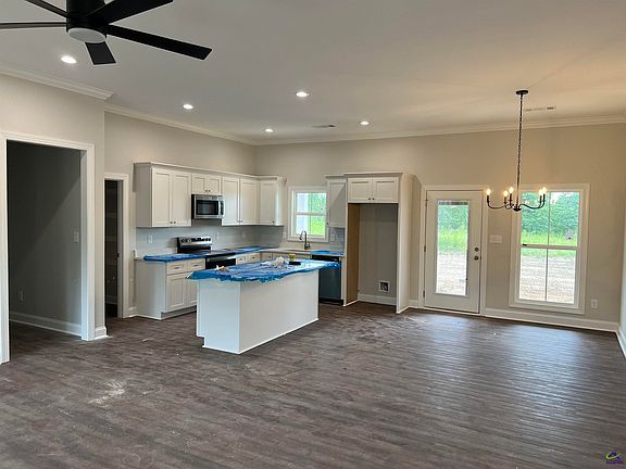 2nd image of 226 Woodland Trl