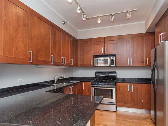 5th image of 744 N Clark St #505R