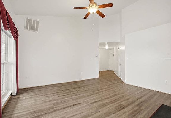 3rd image of 2501 Coleridge Dr Unit 3-B