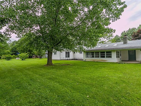 4th image of 39 Fairview Dr