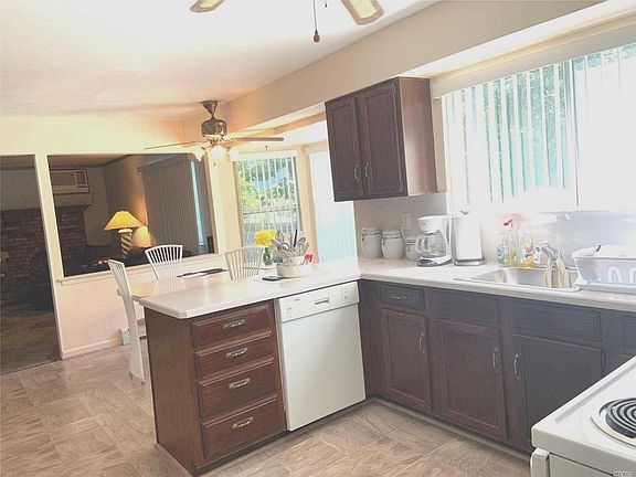 2nd image of 4 Langley Ct