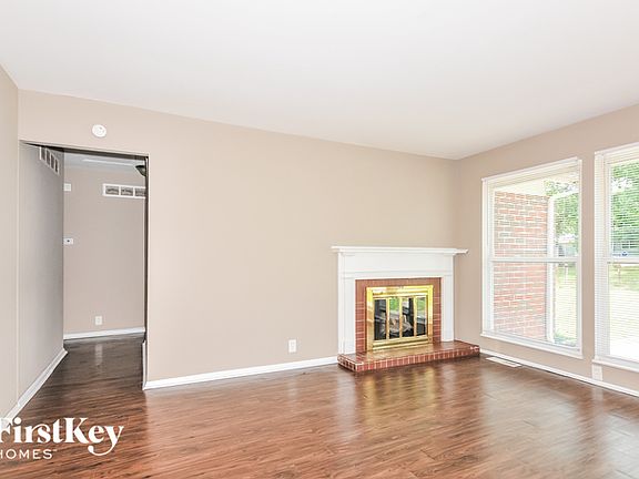 4th image of 2415 Greenbriar Dr