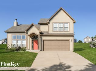 800 Hilltop Rd, Kearney, MO 64060