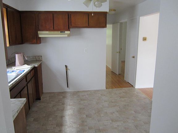 4th image of 825 Westwood Ave