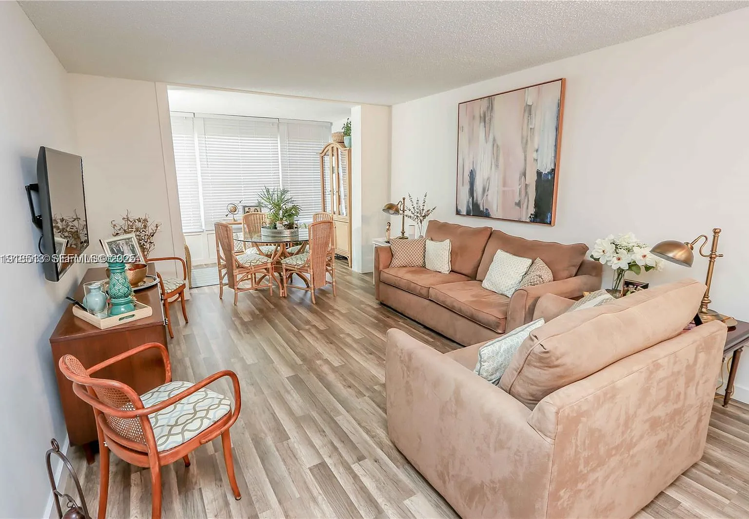 Lime Bay Condominium 6 — Photo 2