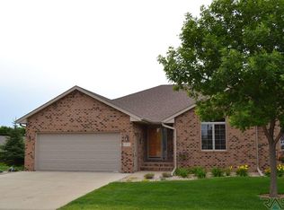 3712 E Fox Run Pl, Sioux Falls, SD 57103