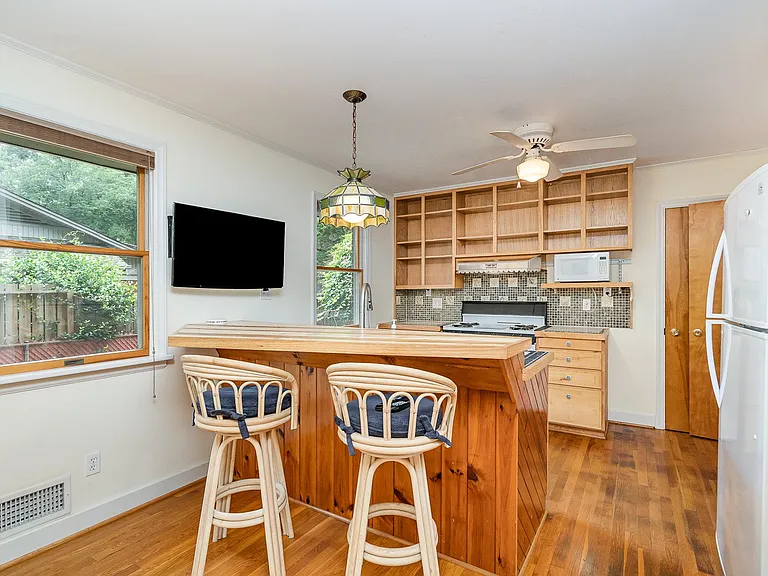 4344 University Dr — Photo 6