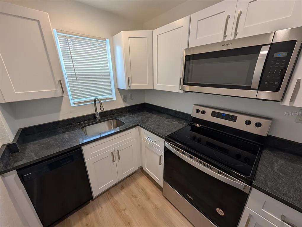 1 bed, 1.0 bath, 550 sqft, $1,800 — Photo 3