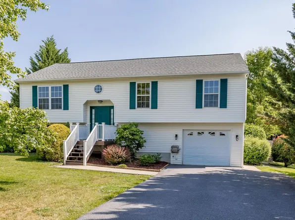 10 Carrollton Ct, Weyers Cave, VA 24486