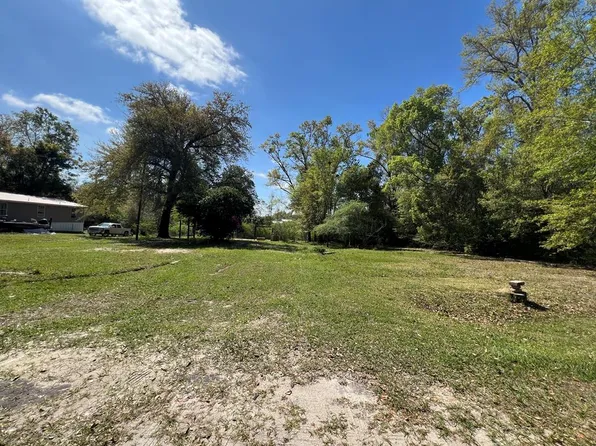 270 Catalpa Ave, Wewahitchka, FL 32465