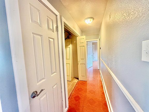 5th image of 305 Maple Ln