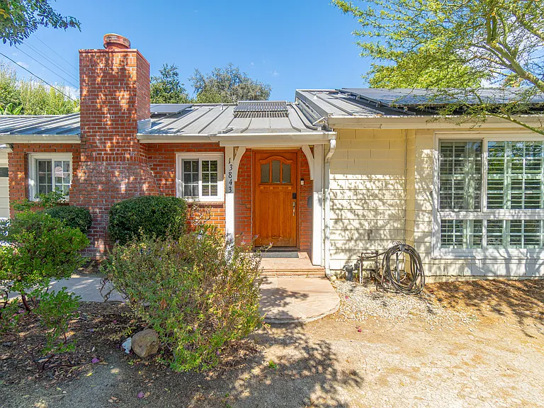 13843 Milbank St — Photo 33