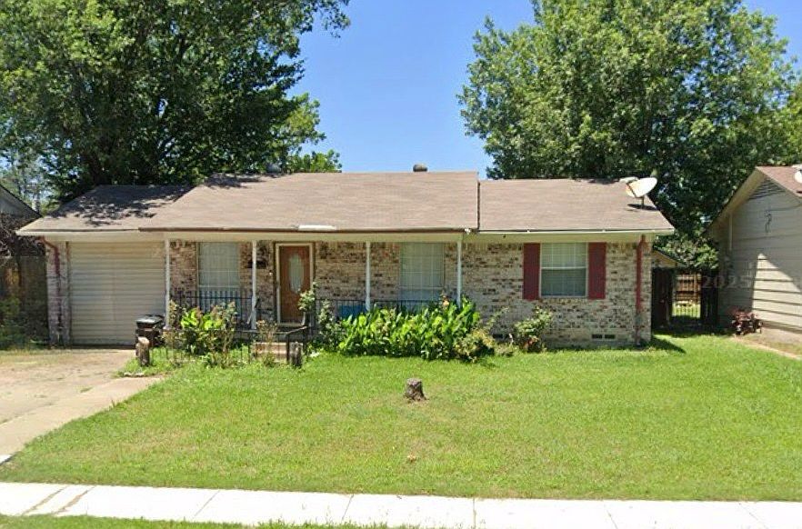 1st image of 2445 Moreland Dr