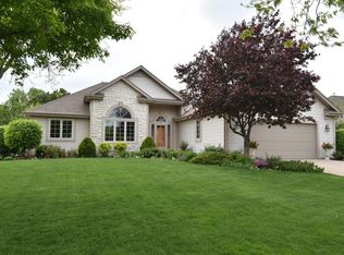 8829 S 89th St, Franklin, WI 53132