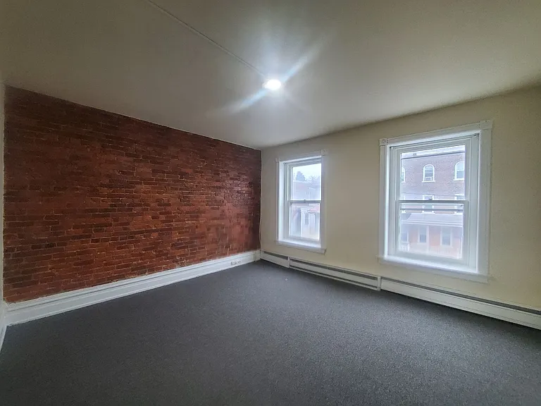 323 N Franklin St — Photo 8