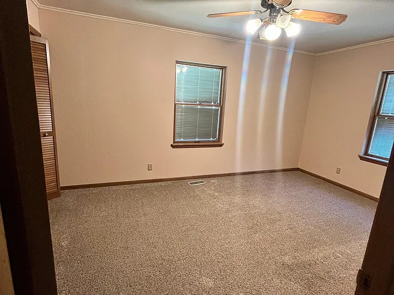 2526 W Broadway Ave — Photo 17