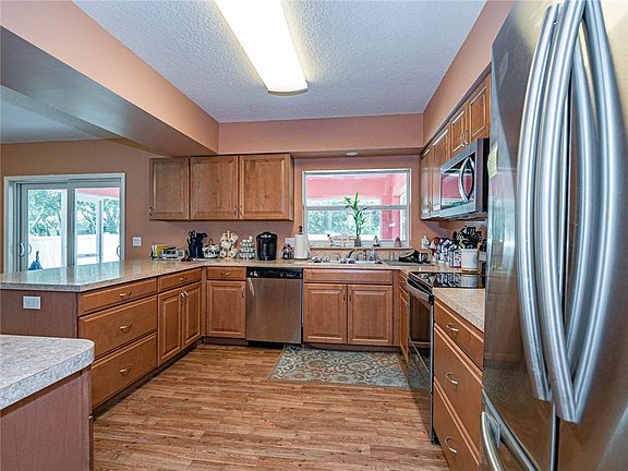 4th image of 10680 N 89th St