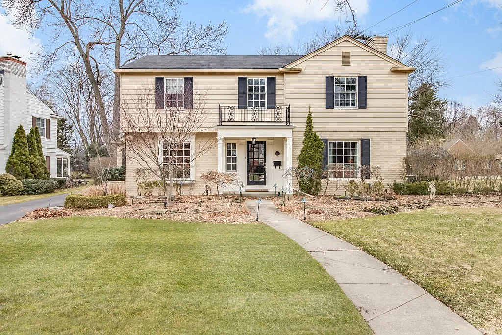 3635 Roland Dr photo 1