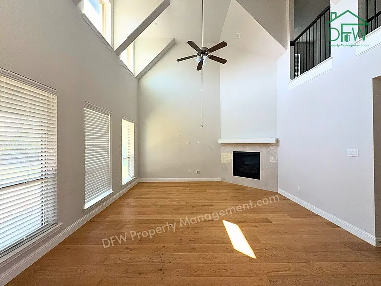 501 Upper Falls Ln — Photo 2