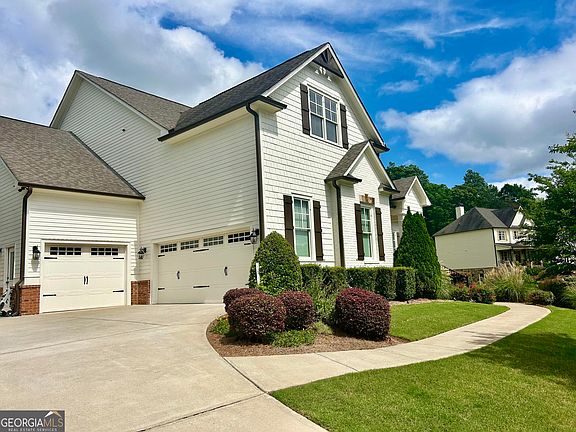 3rd image of 121 Matthews Rd
