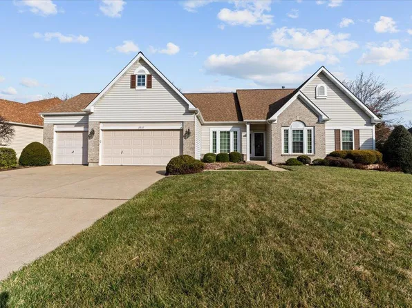 2937 Fox Bluff Dr, Saint Charles, MO 63301