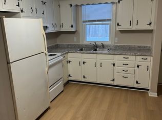 201 Begonia St NE APT 7, Demotte, IN 46310
