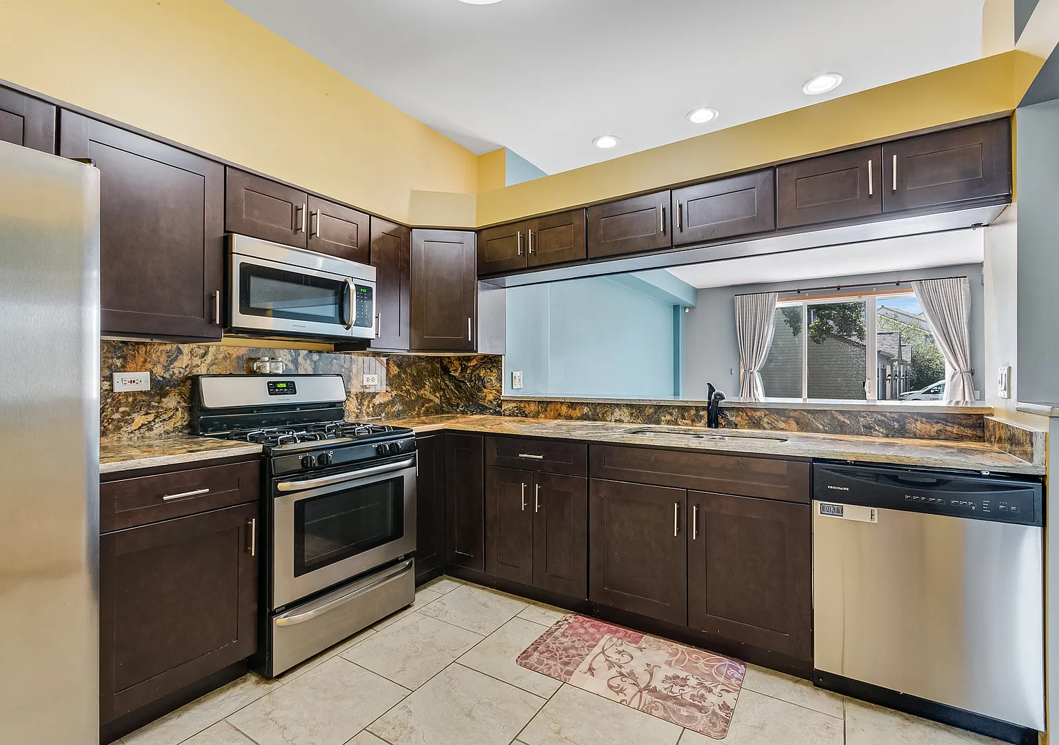 2 bed, 2.5 bath, 1324 sqft, $2,450 — Photo 3