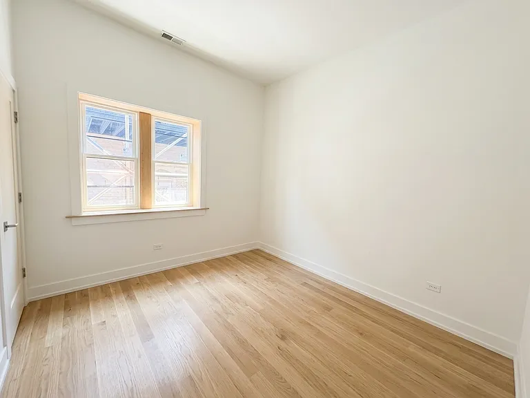 1317 N Ashland Ave #4R — Photo 3