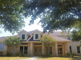 3972 Lake Oaks Cir, Fort Worth, TX 76108