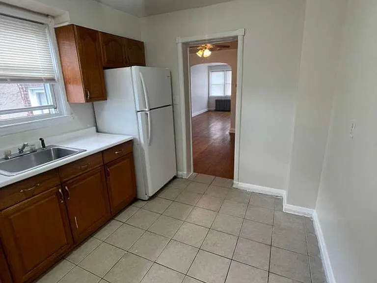 1502 N Kenwood Ave — Photo 8
