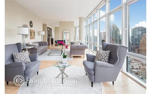 Sold by Douglas Elliman | media 21