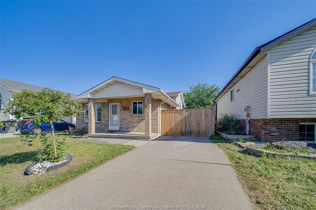 4 bed, $2,700 — Photo 2
