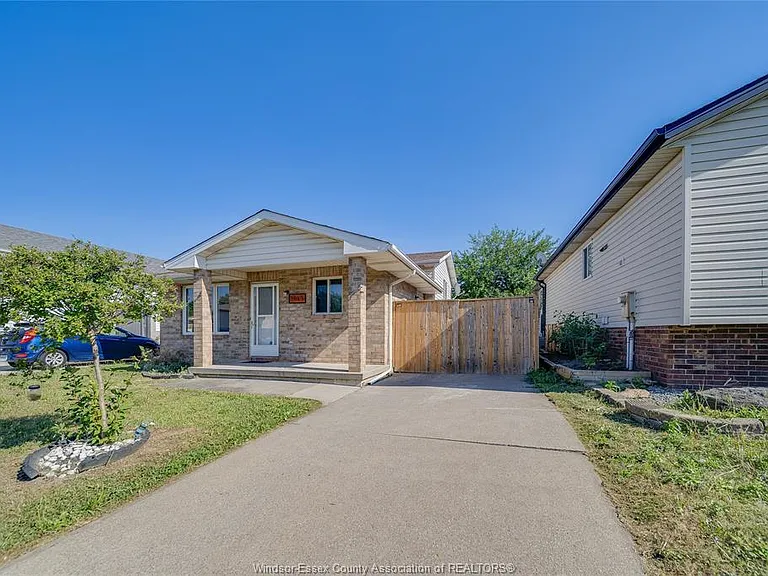 1465 Foster Ave — Photo 2