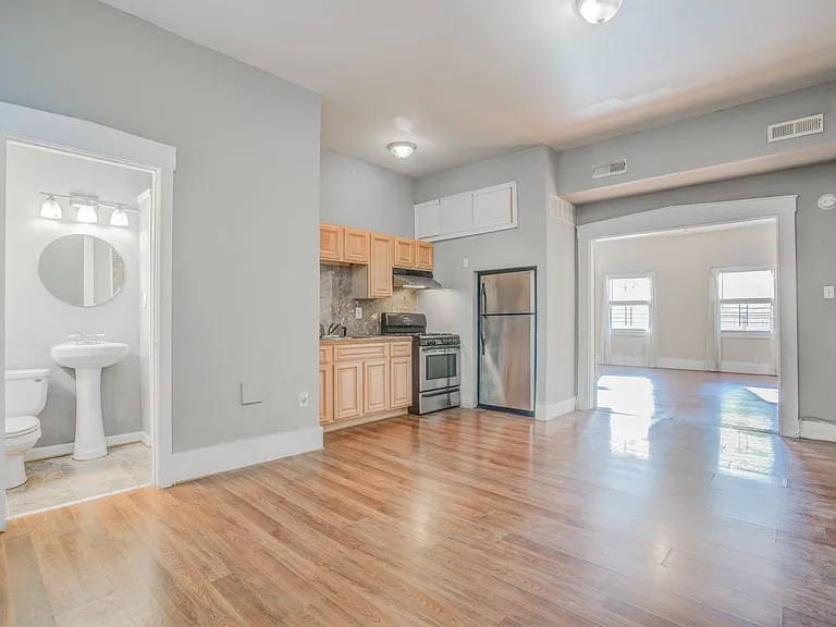 119 S Wolfe St — Photo 4