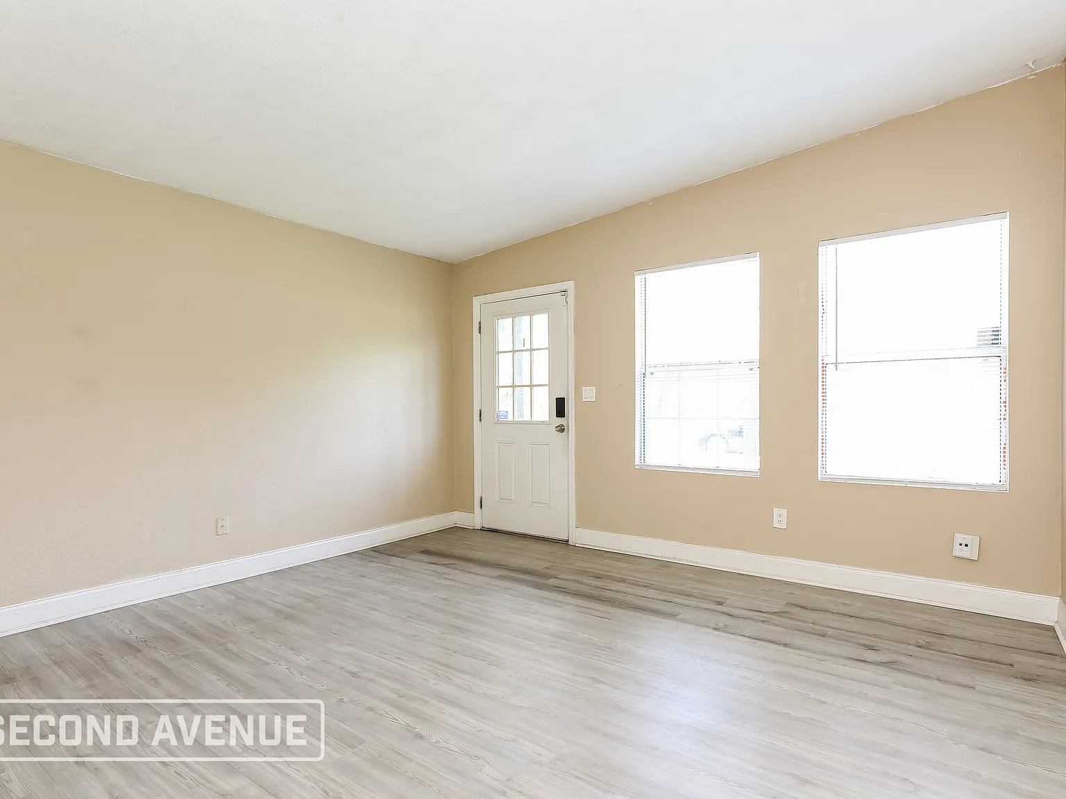 3 bed, 2.0 bath, 1373 sqft, $1,399 — Photo 2